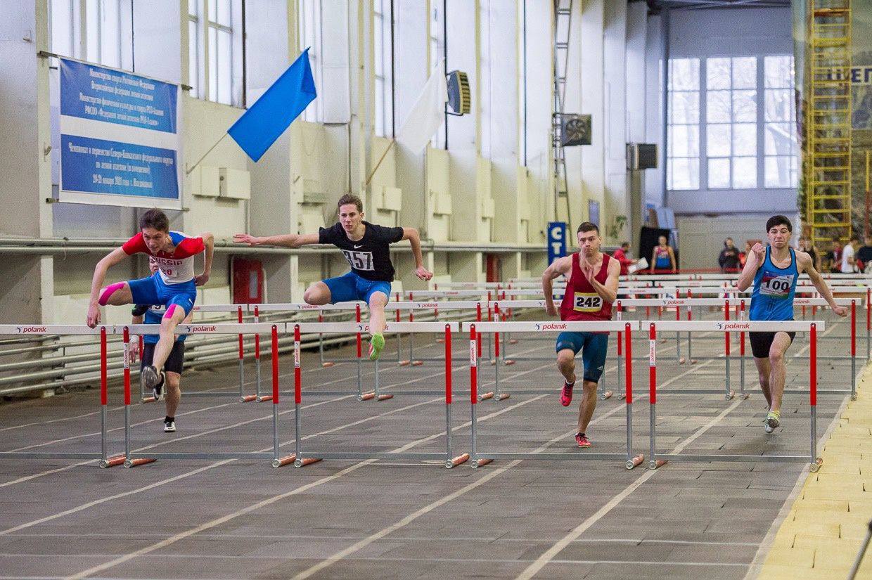 Легкоатлеты выявят сильнейших на чемпионате и первенстве РСО-Алания   Во Владикавказе в рамках федерального проекта «Спорт – норма жизни» национального проекта «Демография» состоятся открытый чемпионат и первенство РСО-Алания по легкой атлетике.  Соревнования пройдут 28-29 декабря на площадке дворца спорта «Манеж».   В программу состязаний вошли прыжки  в длину, в высоту, тройной  прыжок , толкание ядра и бег  на дистанциях: 60, 200, 400, 800, 1500, 3000 м, 60 м с/б .   Награды чемпионата и первенства оспорят спортсмены 2007 г.р. и старше, 2008-2009 г.р., 2010-2011 г.р. Свои команды в столицу Северной Осетии направят города: Нальчик, Прохладный, Майский, Терек, Ессентуки Махачкала, Дербент, Пятигорск.   Соревнования стартуют 28 декабря в 14:30, 29 декабря - в 10:30.   Организаторы соревнований - Министерство физической культуры и спорта   РСО- Алания и Федерация легкой атлетики РСО-Алания.