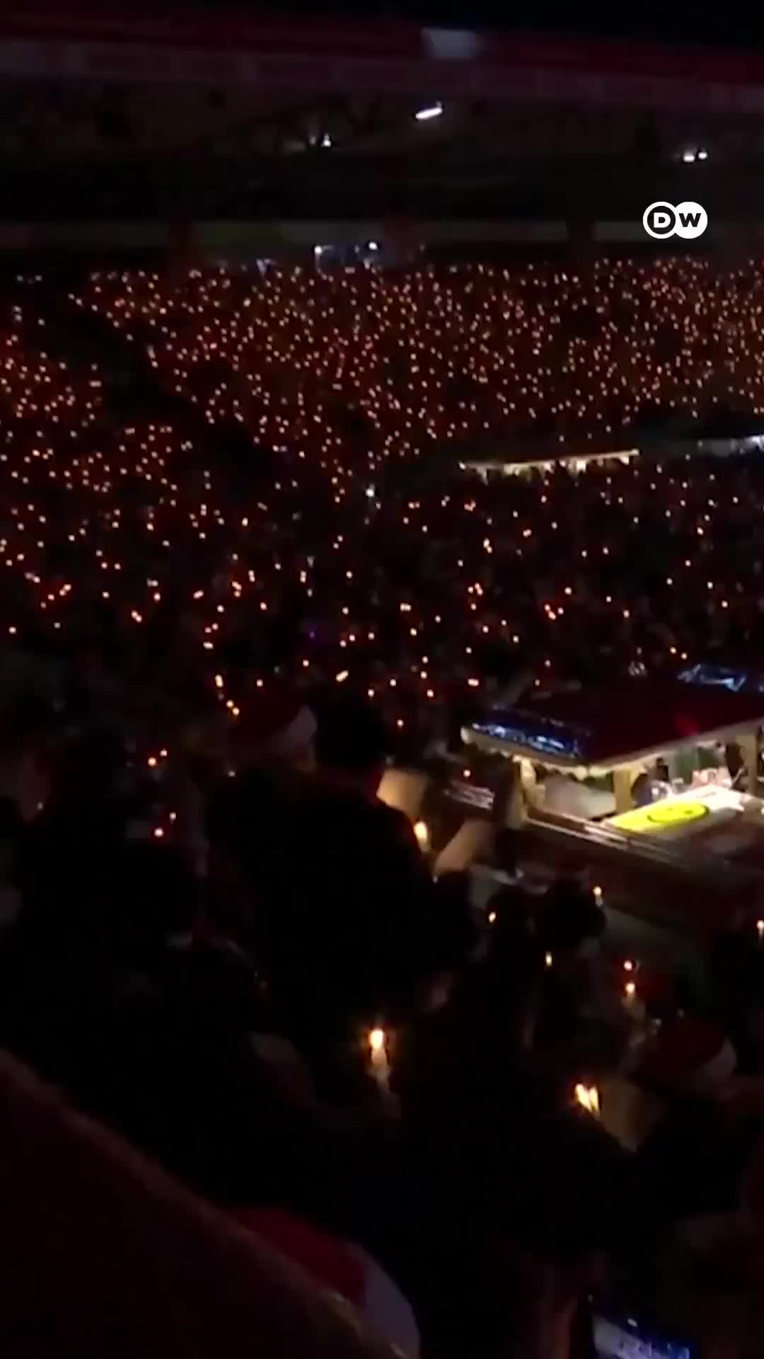 В Берлине прошел рождественский концерт на стадионе с участием тысяч зрителей