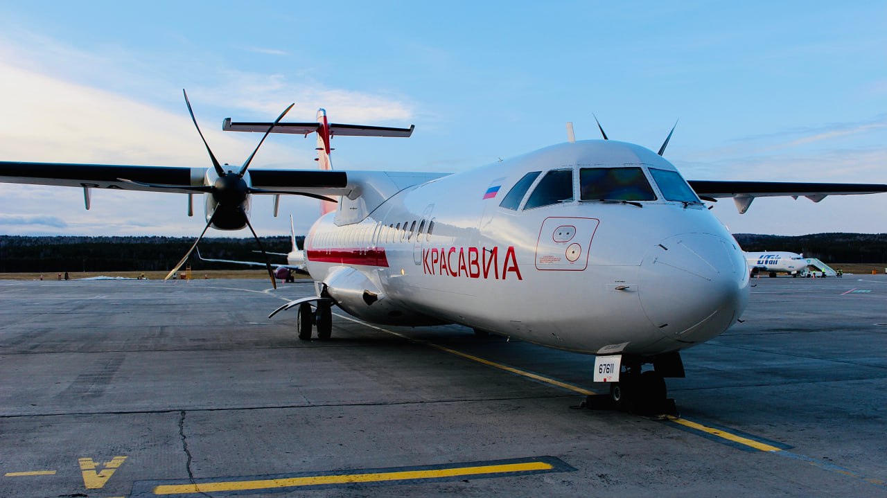 «КрасАвиа» начнет выполнять прямые рейсы из Кызыла Республика Тыва, Россия в Улан-Батор с 25 июня. Об этом сообщает ТАСС со ссылкой на пресс-службу авиакомпании. Летать будут каждую неделю – по средам из Кызыла и по четвергам из Улан-Батора. Рейс займет порядка трех часов. Самолеты – ATR-42. Стоимость билетов начинается от семи тысяч рублей. #монголия #россия