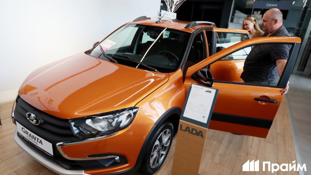 LADA Granta вошла в пятерку самых популярных седанов в мире   Эксперты из Focus2Move составили рейтинг четырехдверок, длина которых не превышает 4,5 метра. Одним из топов этого списка стала отечественная Granta. Продажи модели с начала года составили 151,2 тысячи единиц.  В тройку лидеров вошли Toyota Corolla  711,6 тысячи авто , Honda Civic  307,3 тысячи  и Hyundai Elantra  200,9 тысячи .  #авто