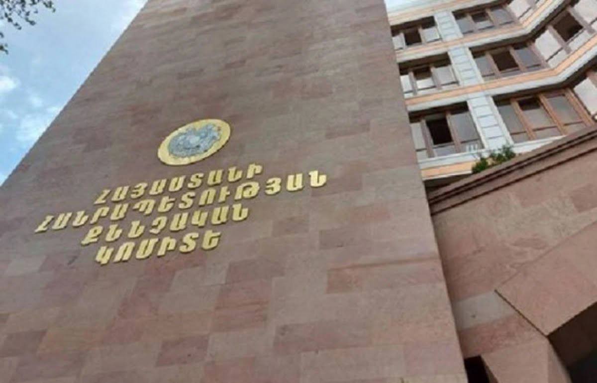 В Армении допросили двух священников В Следственном комитете Армении допросили священников Егише Барсегяна и Муше Ваганяна сообщила адвокат Ваганяна Армине Фанян Сегодня к священникам обращались с подчеркнутой вежливостью Их вызвали на допрос в рамках уголовного производства о дискриминации и принуждении к участию в собраниях заявила Фанян Caucasian bureau