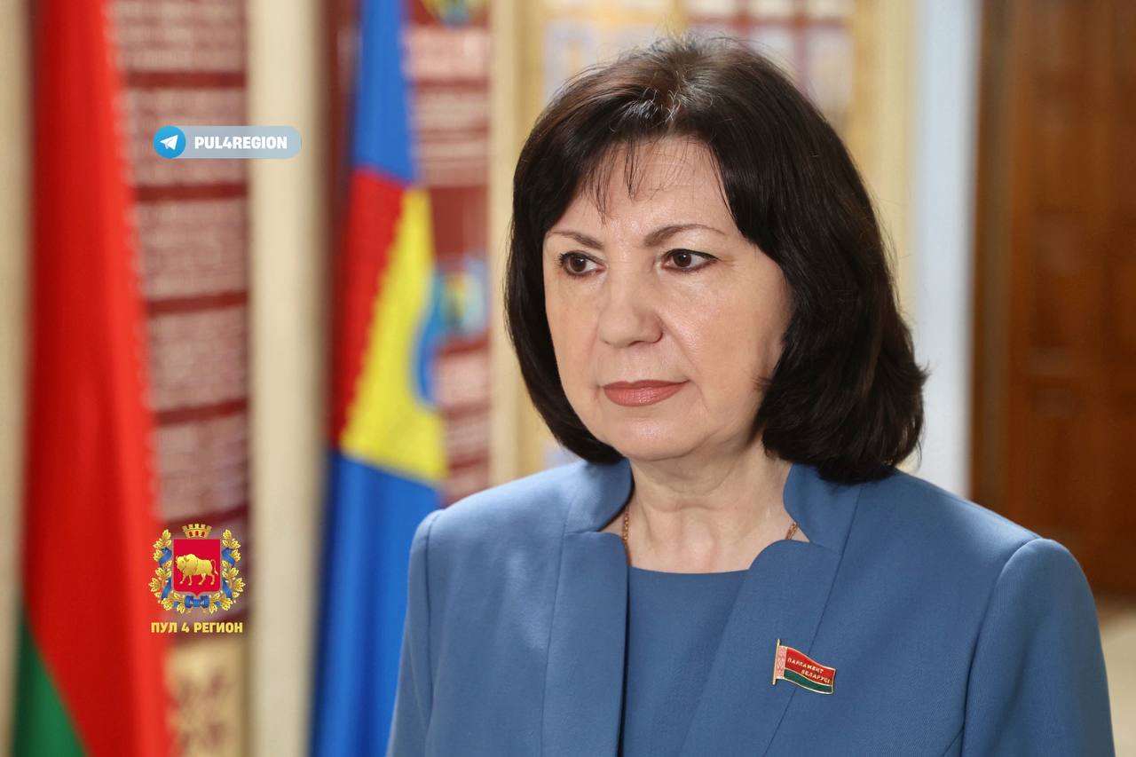 Наталья Кочанова : Для нас очень важно, чтобы каждый уголок нашей страны был благоустроен и людям жилось комфортно Об этом Председатель Совета Республики Национального собрания Республики Беларусь сказала перед встречей с председателями местных Советов депутатов Гродненской и Брестской областей. Также она отметила, что сегодня выбрали Гродненский и Брестский регионы для того, чтобы детально рассмотреть вопросы, которые касаются торгового обеспечения этих регионов, работы правоохранительных органов и системы дошкольного и среднего образования.