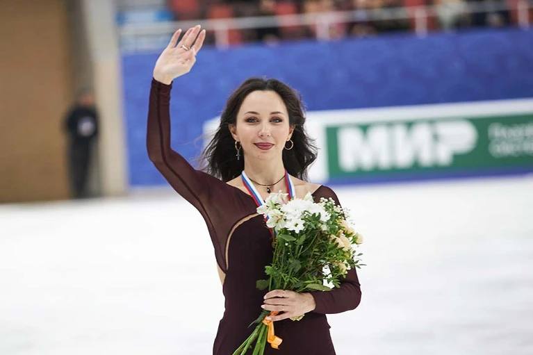 Фигуристка Елизавета Туктамышева объявила о завершении карьеры Об этом профессиональная спортсменка сообщила в интервью журналисту Виктору Кравченко Думаю для каждого фигуриста фигурное катание это маленькая жизнь Да были какие то проблемы сложные ситуации но в карьере было так много хорошего так много счастливых моментов что я могу с благодарностью сейчас сказать что у меня сложилась яркая карьера и я ни о чем не жалею Объявляю о завершении своей спортивной карьеры без сожалений заявила уже бывшая фигуристка Николай Оберемченко Читай нас в MAX Подпишись на Комсомольскую правду СПб