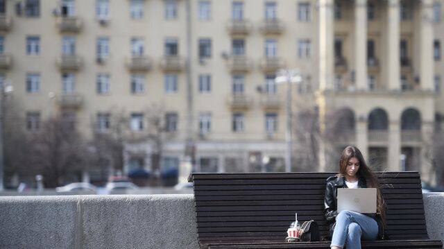 63 россиян не хотят быть предпринимателями Согласно опросу ВЦИОМ интерес к открытию собственного дела в стране несколько снизился 63 участников признались что не хотели бы иметь собственный бизнес 20 раньше рассматривали такую возможность но передумали а 43 никогда не хотели становиться предпринимателями Главные причины отказа от бизнеса личные отсутствие интереса знаний или предпринимательских качеств Также играют роль внешние факторы высокие налоги инфляция слабая поддержка государства бюрократия и высокая конкуренция 15 россиян уже пробовали организовать бизнес но потерпели неудачу 56 не предпринимали попыток и не планируют этого делать 11 сейчас ведут своё дело а 14 хотят начать в будущем Среди тех кто всё же планирует открыть бизнес наиболее популярное направление торговля 15