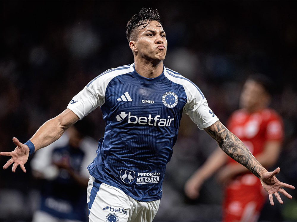 Зенит интересуется лучшим бомбардиром чемпионата Бразилии За нападающего Крузейро Кайо Жорже петербургский клуб готов заплатить 30 миллионов евро сообщает журналист Пабло Оливейра в соцсети X Жорже за тур до финиша чемпионата лидирует в гонке бомбардиров с 21 голом Подписывайтесь на РИА Новости Спорт в MAX