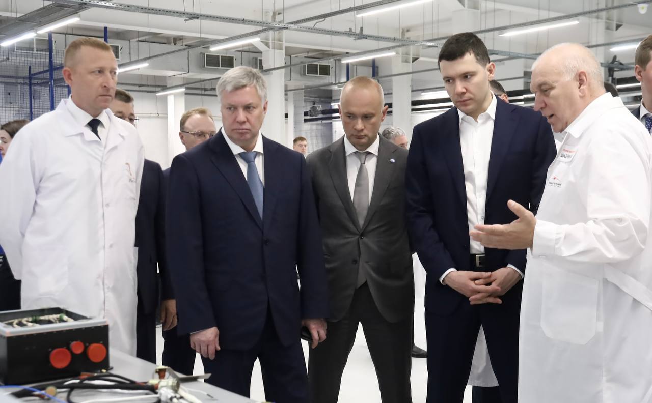 В Ульяновскую область прибыл Министр промышленности и торговли РФ Антон Алиханов. Обсуждаем варианты федеральной поддержки наших предприятий и развитие промышленности в регионе.