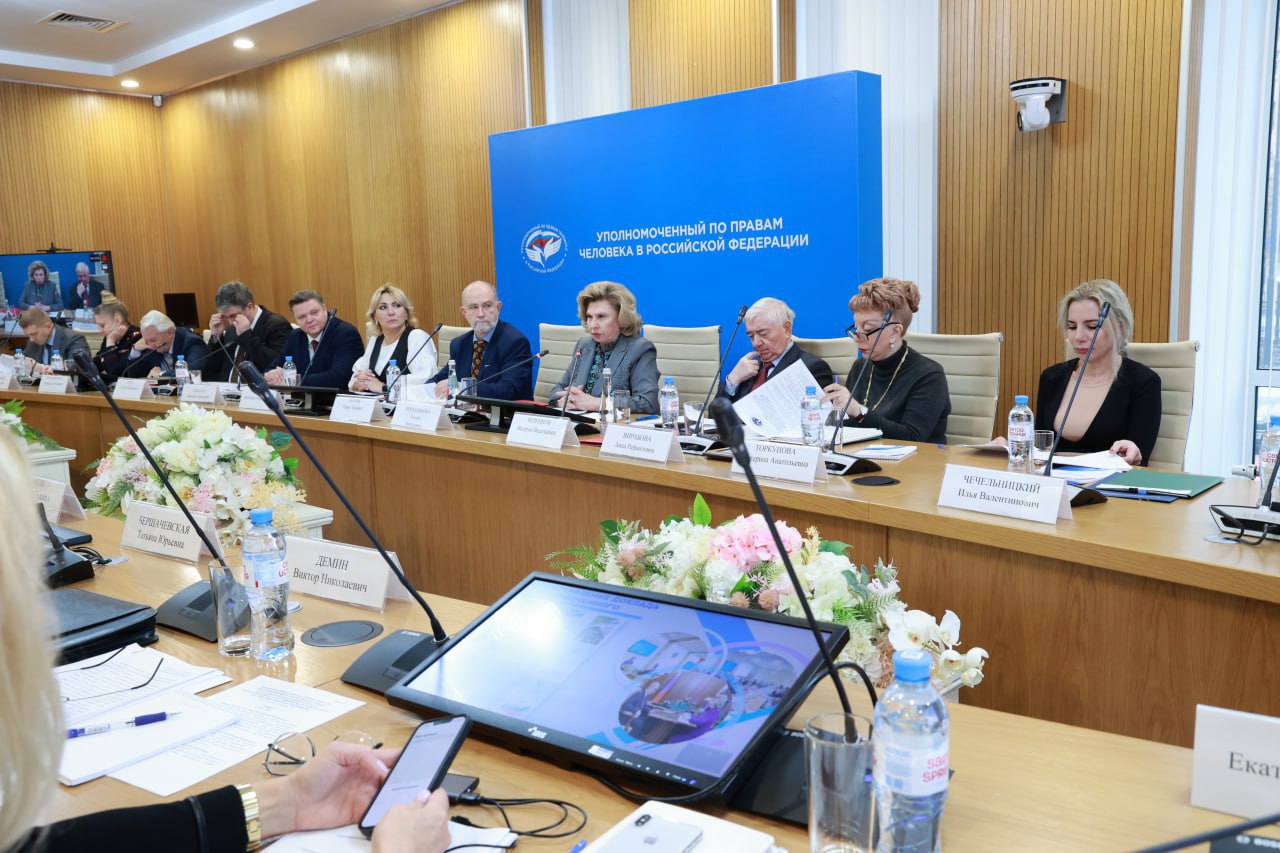 В России предложили рассмотреть опыт Узбекистана и Таджикистана по организации трудовой миграции Уполномоченный по правам человека в РФ Татьяна Москалькова предложила распространить на все страны СНГ положительный опыт организованного набора трудовых мигрантов в Узбекистане и Таджикистане Об этом сообщает пресс служба омбудсмена по итогам заседания секции по вопросам международного сотрудничества и защиты прав мигрантов экспертного совета при уполномоченном Федеральный омбудсмен предложила распространить положительно зарекомендовавший себя на практике опыт организованного набора трудовых мигрантов республик Узбекистан и Таджикистан говорится в сообщении Реализацию данного предложения Москалькова видит в заключении соглашений об организованном наборе трудовых мигрантов с другими странами СНГ