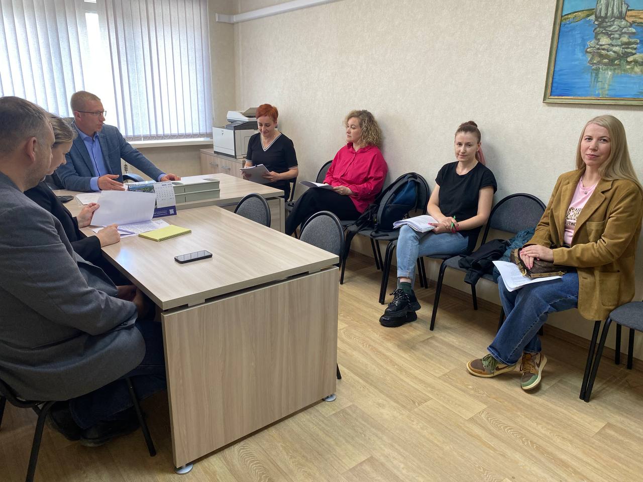 В Госжилинспекции Сахалинской области прошел прием граждан по вопросам содержания общего имущества МКД Прием жителей дома №11Б по улице Горького прошел в ГЖИ 6 июня. На вопросы граждан ответили и.о. руководителя Инспекции Юрий Дробышев, начальник контрольного-надзорного управления управления Инесса Таранникова, сотрудник управляющей компании МУП «ЖЭУ-10», а также представитель департамента городского хозяйства Южно-Сахалинска. На встрече был рассмотрен ряд вопросов в том числе о некачественной уборке подъезда, состоянии фасада и другие. Письменные обращения жителей приняты в работу Инспекции. По каждому будут проведены соответствующие контрольно-надзорные мероприятия. Кроме того, жителям разъяснены их права и обязанности в части соблюдения требований жилищного законодательства.