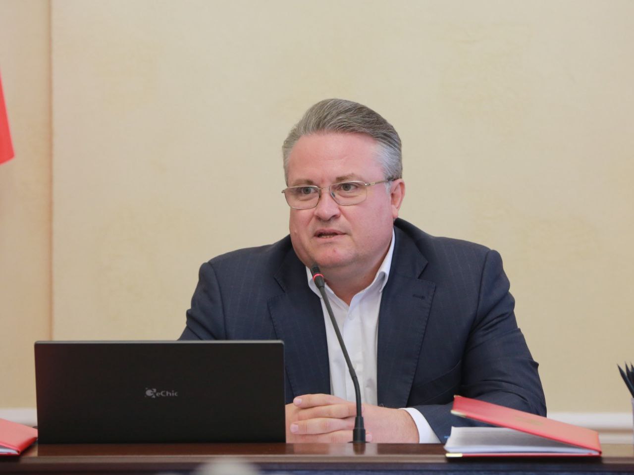 Глава «РВК-Воронеж» Кстенин займет пост в столичном министерстве?  Собеседники «Абирега» обсуждают скорую отставку Вадима Кстенина с поста главы воронежского Росводоканала. Это может произойти до 1 июня этого года. По одной из версий, Кстенин уйдет на повышение в Москву – якобы он займет должность в одном из министерств. Официальных подтверждений этой информации нет.  Напомним, Вадим Кстенин был назначен генеральным директором «РВК-Воронеж» 2 июля 2024 года. Месяцем ранее он покинул пост мэра Воронежа.