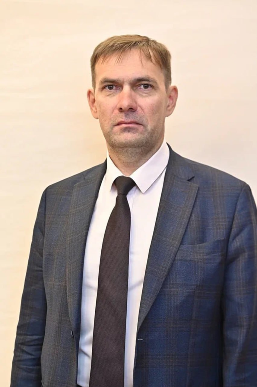 Дмитрий Кобунов назначен первым заместителем министра строительства Бурятии Сегодня, 12 августа, вступило в силу постановление правительства о назначении Дмитрия Кобунова первым заместителем министра строительства Республики Бурятия. Он более шести лет занимал пост заместителя министра этого же ведомства, курируя в нем реализацию программ капитального строительства. Как отметили в пресс-службе правительства Бурятии, при его участии введено в эксплуатацию свыше 200 социально значимых объектов, включая учреждения образования, здравоохранения, культуры и спорта.