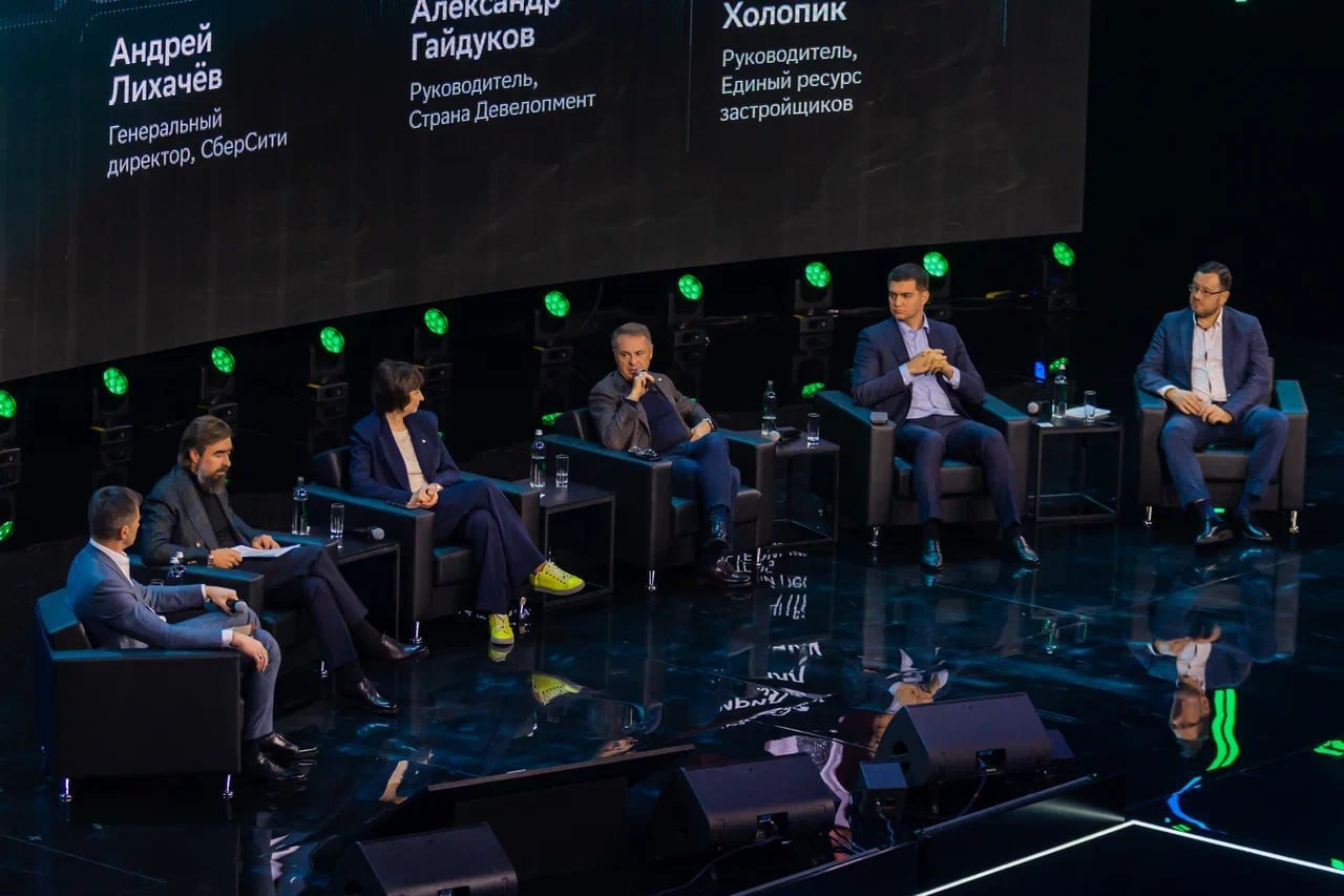 В Москве прошло одно из крупных событий рынка недвижимости Domclick Digital Forum Участники обсудили текущие тренды поделились своим опытом внедрения инноваций и начали подводить итоги года Подробнее об этом поговорим с Андреем Лихачевым генеральным директором АО Рублево Архангельское РБК Отрасли