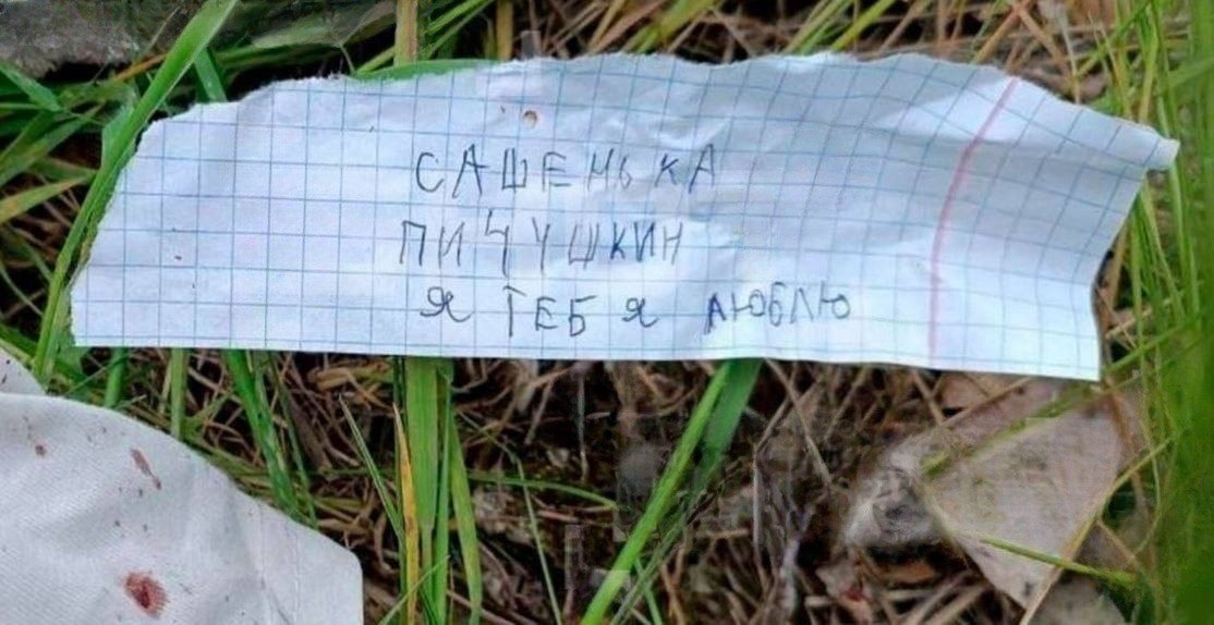 Фанатка битцевского маньяка во время следственного эксперимента вела себя хладнокровно. Школьница показала, как добивала 7-летнюю девочку в лесу. Подражательница серийного убийцы заманила доверчивого девочку в безлюдное место под предлогом вместе погулять. Задержанная — трудный подросток, её воспитывала одна мать. По словам знакомых семьи, женщина не занималась дочерью, ее не волновало даже, ходит ли та на уроки. Кроме того, мамаша не реагировала на то, что школьница часто вела себя агрессивно и из-за плохого поведения её несколько раз переводили в разные школы. В ближайшее время семикласснице проведут психиатрическую экспертизу. Подписаться Буст