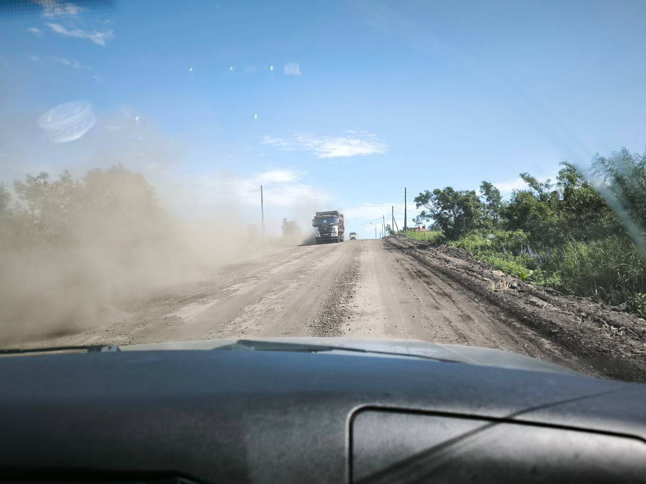 Прокуратура недовольна состоянием дороги в Шахтёрске Углегорская городская прокуратура совместно с контролирующими органами начала проверку соблюдения законодательства о безопасности дорожного движения в посёлке городского типа Шахтёрск. Поводом для надзорных мероприятий стало ненадлежащее состояние местной автомобильной дороги. Как сообщили в ведомстве, в ходе проверки будет дана правовая оценка соблюдению требований при содержании и эксплуатации дорожного полотна. По итогам проверки, при выявлении нарушений, будут приняты меры прокурорского реагирования.
