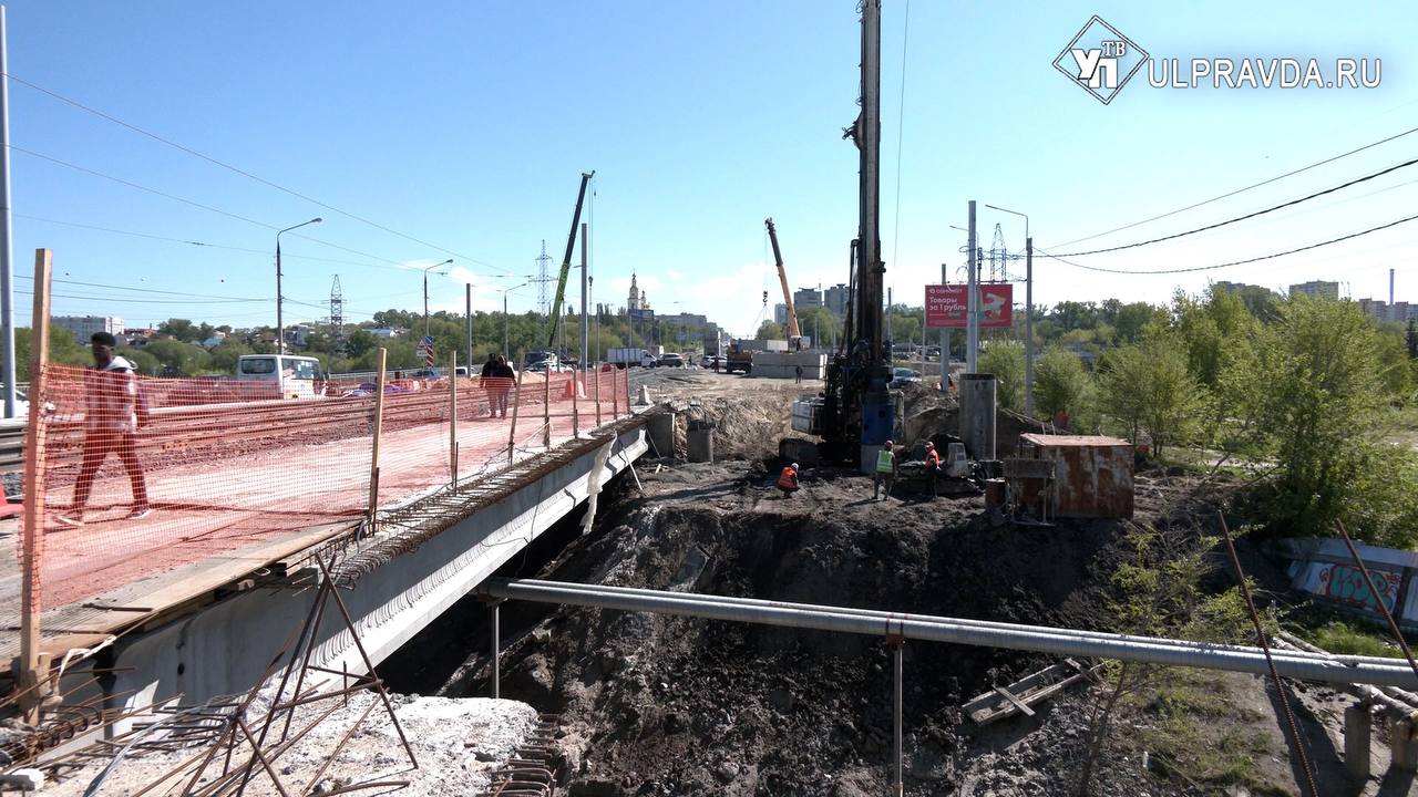 Реконструкцию Минаевского моста планируют завершить в октябре этого года. Поручение нарастить темпы работ дал глава Ульяновской области Алексей Русских. Со слов подрядчика, сроки вполне реальны. В середине июля движение откроют по правой стороне, здесь будут организованы три полосы. Обо всем по порядку – в материале нашего корреспондента.