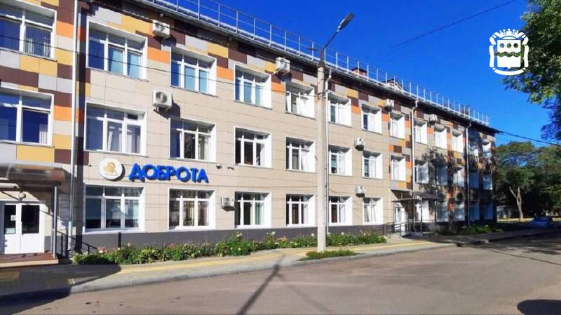 КЦСОН «Доброта» выиграл грант Всероссийского уровня Благовещенский комплексный центр социального обслуживания населения «Доброта» победил в конкурсе «Центры новых возможностей 2025». Ему помогут воплотить в жизнь проект учебно-тренировочного центра для подростков с инвалидностью. Центр будет обучать их самостоятельной жизни. В оборудованных помещениях ребята научатся самообслуживанию, общению и правилам поведения в разных ситуациях.