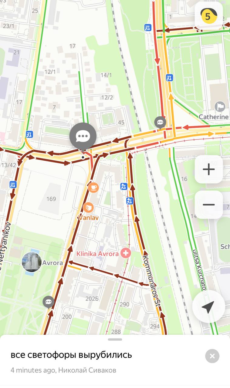 Светофоры не работают в центре Краснодара На Красной образовалась большая пробка. По сведениям «Яндекс Карт», сейчас пробка оценивается в 5 баллов. По данным ЕДДС, произошло аварийное отключение электроэнергии в Центральном округе. Все дело в повреждении на одной из линий. На месте работает аварийная бригада. _____________________________ Есть интересная новость? Присылайте нам Краснодар Сегодня ПРИСЛАТЬ НОВОСТЬ
