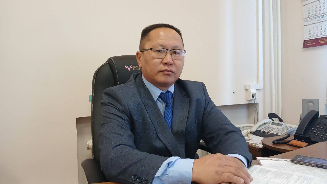 Зоригто Дугаров назначен заместителем руководителя Администрации Агинского Бурятского округа Забайкалья Формирование правительства и органов власти продолжается в Забайкальском крае Согласно распоряжению главы региона на должность заместителя руководителя администрации Агинского Бурятского округа назначен Зоригто Дугаров Зоригто Дугаров уроженец села Урда Ага имеет высшее образование по специальности Бухгалтерский учет и аудит Начинал трудовую деятельность в колхозе а после получения образования трудился бухгалтером в разных организациях С 2010 года занимал должность главы сельского поселения Урда Ага администрация Агинского Бурятского округа