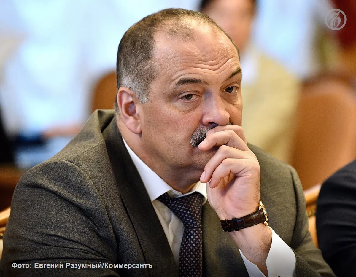Глава Дагестана Сергей Меликов перейдет на другую работу сообщил Владимир Путин на встрече с представителями народного собрания республики У действующего главы республики Сергея Алимовича Меликова срок заканчивается в сентябре Он многое сделал И мы ему благодарны за это Но он переходит на другую работу жизнь идет дальше 14 апреля губернатор собрал журналистов блогеров и представителей общественности чтобы обсудить с ними меры по ликвидации последствий обрушившегося на регион природного катаклизма Он ответил на острые вопросы в том числе о собственной отставке которая по словам генерал полковника может состояться в любой день Господин Меликов возглавлял республику с 2020 года На посту губернатора он сменил Владимира Васильева который руководит фракцией партии Единая Россия Подписывайтесь на Ъ в Telegram в MAX Оставляйте бусты