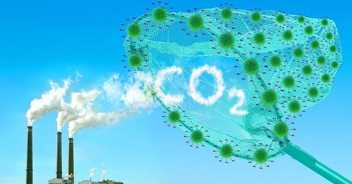 ООН текущие климатические обязательства стран снизят выбросы лишь на 10 к 2035 году этого недостаточно чтобы остановить потепление Последние климатические обязательства взятые правительствами мира приведут к умеренному снижению глобальных выбросов парниковых газов в ближайшие 10 лет однако этого недостаточно для предотвращения усиления климатических изменений и экстремальных погодных явлений сообщает Секретариат ООН по изменению климата UNFCCC По данным анализа если все заявленные планы будут выполнены к 2035 году ежегодный объём выбросов снизится примерно на 10 по сравнению с уровнем 2019 года Это означает что к середине 2030 х годов в атмосферу всё ещё будет поступать около 50 миллиардов тонн CO₂ эквивалента в год Однако чтобы удержать глобальное потепление на уровне не выше 1 5 C относительно доиндустриального периода необходимо сократить выбросы как минимум на 60 к тому же сроку до 20 миллиардов тонн CO₂ в год Основные факты За последние 10 лет выбросы выросли почти на 8 несмотря на международные договорённости Сейчас на долю 10 крупнейших стран эмитентов приходится около 70 всех глобальных выбросов Китай США Индия ЕС и Россия остаются основными источниками загрязнения атмосферы В результате превышения температурного порога 1 5 C по оценкам учёных каждый дополнительный градус потепления увеличивает частоту экстремальных погодных явлений примерно на 20 30 Эксперты предупреждают что без резкого ускорения климатических действий человечество рискует столкнуться с ростом числа засух пожаров наводнений и потерь биоразнообразия уже в ближайшие десятилетия ООН призывает все страны к пересмотру климатических стратегий до 2026 года чтобы выйти на траекторию соответствующую целям Парижского соглашения eurasiamoldova