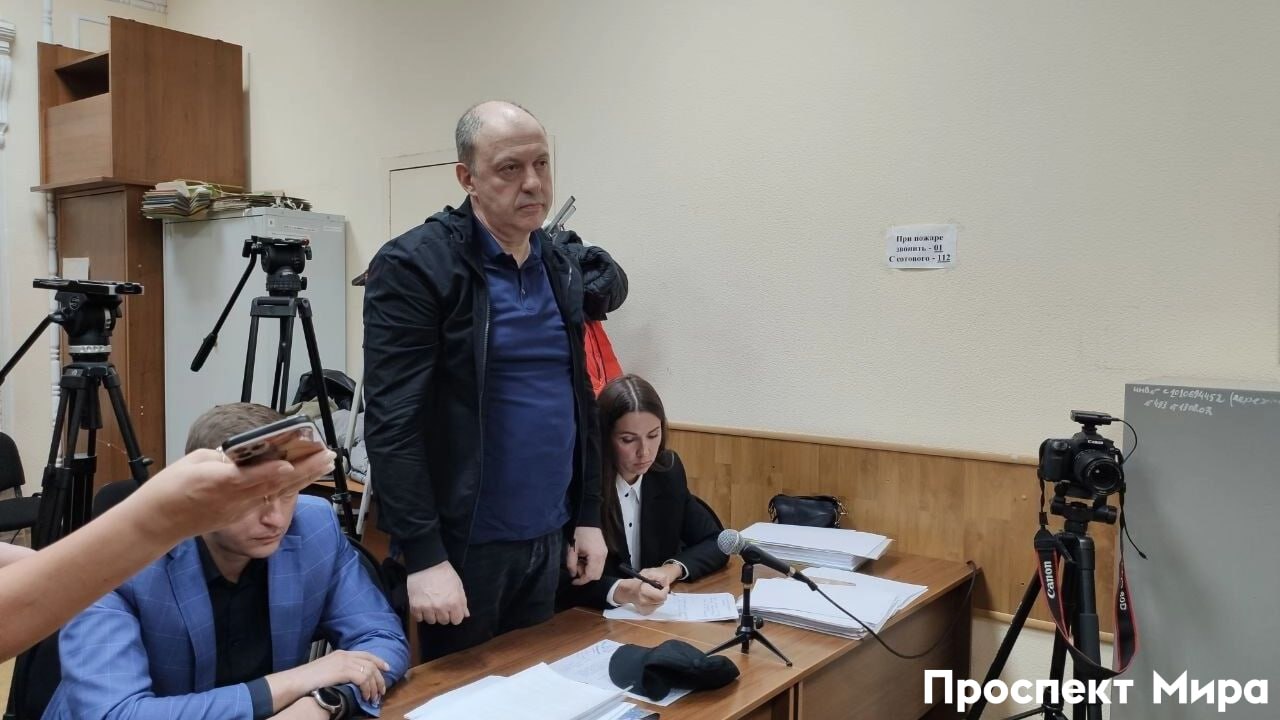 Митволь обвинил руководство колонии в вымогательстве полмиллиарда за УДО. Бывший проектировщик красноярского метро Олег Митволь обвинил руководство ИК-6 в Коломне в вымогательстве. За 500 миллионов рублей ему якобы могли дать возможность выйти условно-досрочно. Об этом сообщил «ПМ» адвокат бизнесмена Михаил Шолохов. Защитник Митволя рассказал, что 4 июля они уже обратились с этим сообщением в управление ФСИН по Московской области.