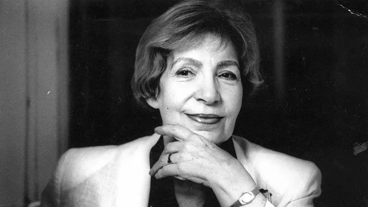 Умерла Зоя Богуславская писательница эссеистка литературный критик и супруга поэта Андрея Вознесенского Ей было 102 года О ее насыщенной и интересной жизни можно прочитать в мемуарах Халатная жизнь отмеченных в прошлом году премией Большая книга Коллеги voznesenskycenter соболезную Светлая память