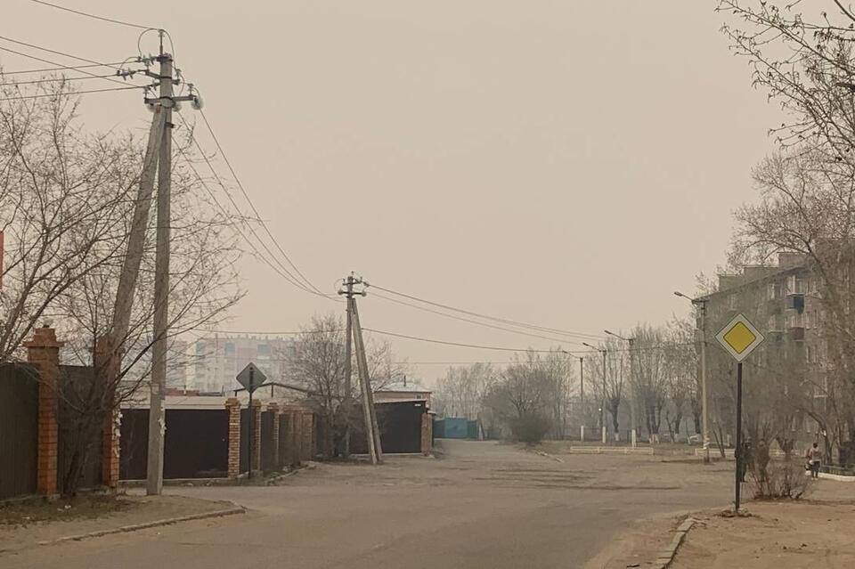 Уличные мероприятия в Чите могут отменить из-за задымлённости  Мероприятия в Чите, которые запланированы на улице, будут отменять или переносить в здания из-за задымлённости от пожаров.  «Все обязательные мероприятия прошли. Сейчас мы можем отменять или переносить мероприятия с учётом городской обстановки. Так, буквально недавно мы подписали об отмене гонок велосипедистов  0+ », — сказала мэр Инна Щеглова.  По её словам, особенно это касается гуляний, где есть физнагрузка.  ZAB.RU