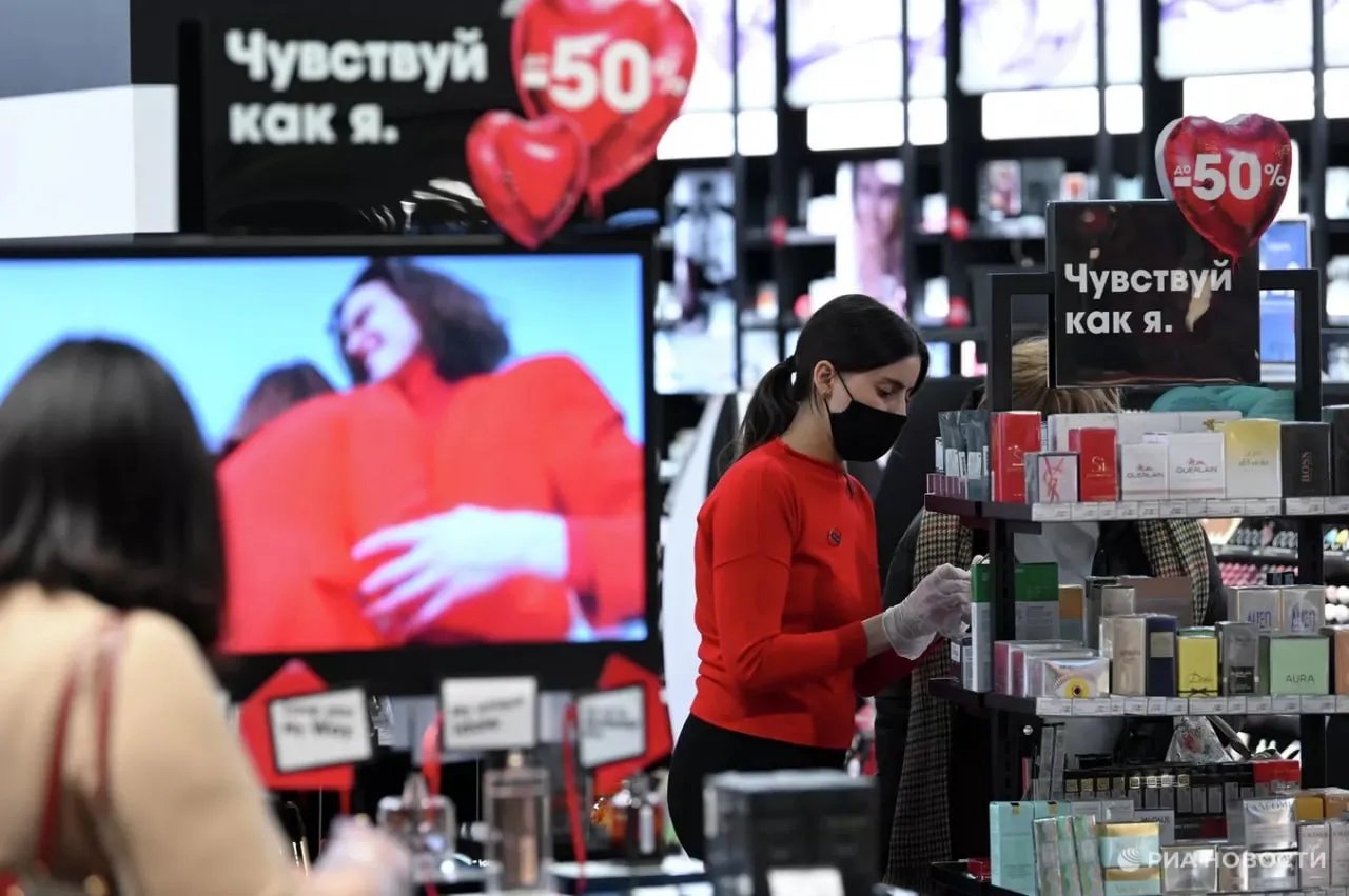 Ритейл промышленность и строительство в апреле вошли в число сфер с наибольшим количеством вакансий для трудоустройства в России показал анализ SuperJob для РИА Новости Больше всего по данным аналитиков вакансий в ритейле Топ 3 наиболее востребованных позиций в этой сфере это продавец консультант кассир и администратор магазина Подписаться на РИА Новости экономика