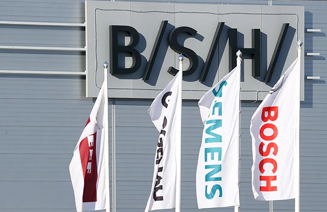 Bosch не смогла продать завод в Санкт-Петербурге Продажа завода бытовой техники в Стрельне, которым владеет дочерняя компания немецкой группы «БСХ Бытовые приборы», как следует из годового отчета компании Bosch, не состоялась из-за передачи предприятия во временное управление структуре «Газпрома». Соответствующий указ российский президент Владимир Путин подписал в апреле прошлого года. Bosch заявила об уходе из России еще в марте 2022 года. Часть своих активов — заводы в Энгельсе и Самаре, производящие электроинструменты и автозапчасти, — компания продала. Сделка по петербургскому заводу была запланирована еще в прошлом году, но оказалась невозможной.