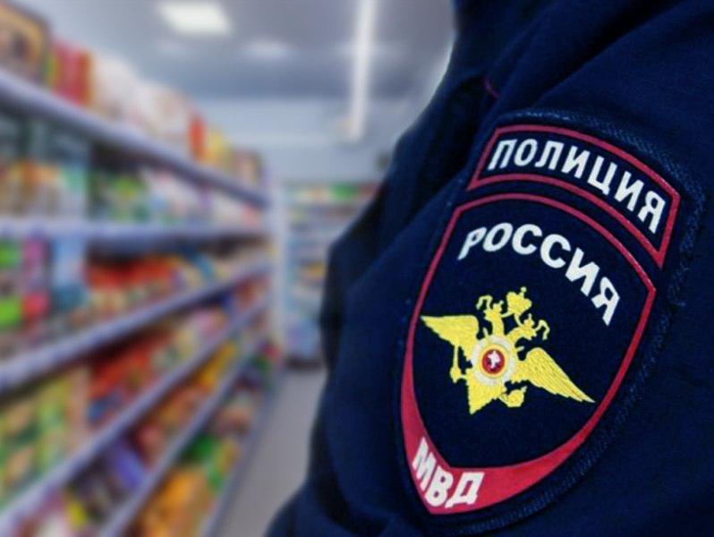 Житель Алтайского края, приехавший на заработки в Чемальский район, таскал из магазина еду и выпивку.  В июле 2023 года 38-летний мужчина трижды тайком вынес из сельского магазина пакеты с алкоголем и продуктами питания на общую сумму более 27 тысяч рублей. Продавец заметила недостачу товара, и вместе с управляющей стала просматривать записи с камер видеонаблюдения. Тут-то они и заметили воришку. Потерпевшая написала заявление в полицию.   Обвиняемый признался в содеянном, своими поступки объяснял отсутствием денег. Уголовное дело по факту кражи направлено в суд, сообщает МВД по Республике Алтай.