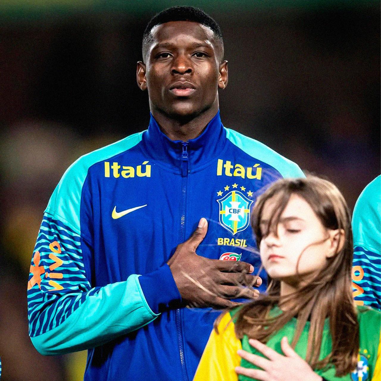 Луис Энрике получил вызов в сборную Бразилии на матчи с Сенегалом и Тунисом вместе с Винисиусом Родриго Каземиро и Вандерсоном де Оливейрой Смотрите статистику Энрике в приложении ГОЛ