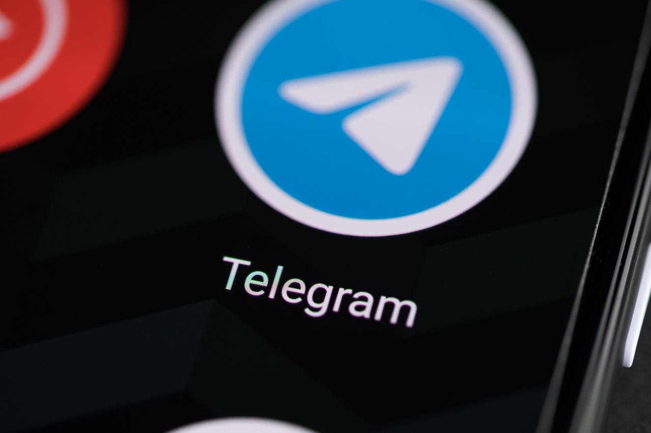 Telegram оштрафован на 2 млн рублей. Причина — нарушение законодательства в области персональных данных, сообщили в объединенной пресс-службе судов Москвы. Кроме того, мессенджер оштрафован на 800 тыс рублей «за неисполнение обязанностей организатором сервиса обмена мгновенными сообщениями». Заря Новости - Подписаться