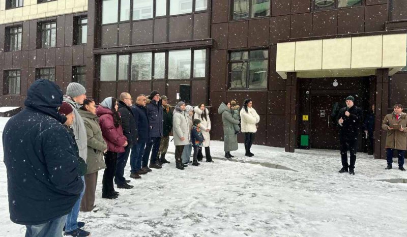 Жильцы нового дома в Петропавловске по госпрограмме будут платить за аренду от 10 тысяч до 23 тысяч рублей  Губернатор Владимир Солодов вручил первым жильцам ключи от квартир в новом 80-квартирном доме, построенном по госпрограмме «Доступное арендное жильё в ДФО». Часть арендной платы будет компенсировать государство. Подробности по ссылке: