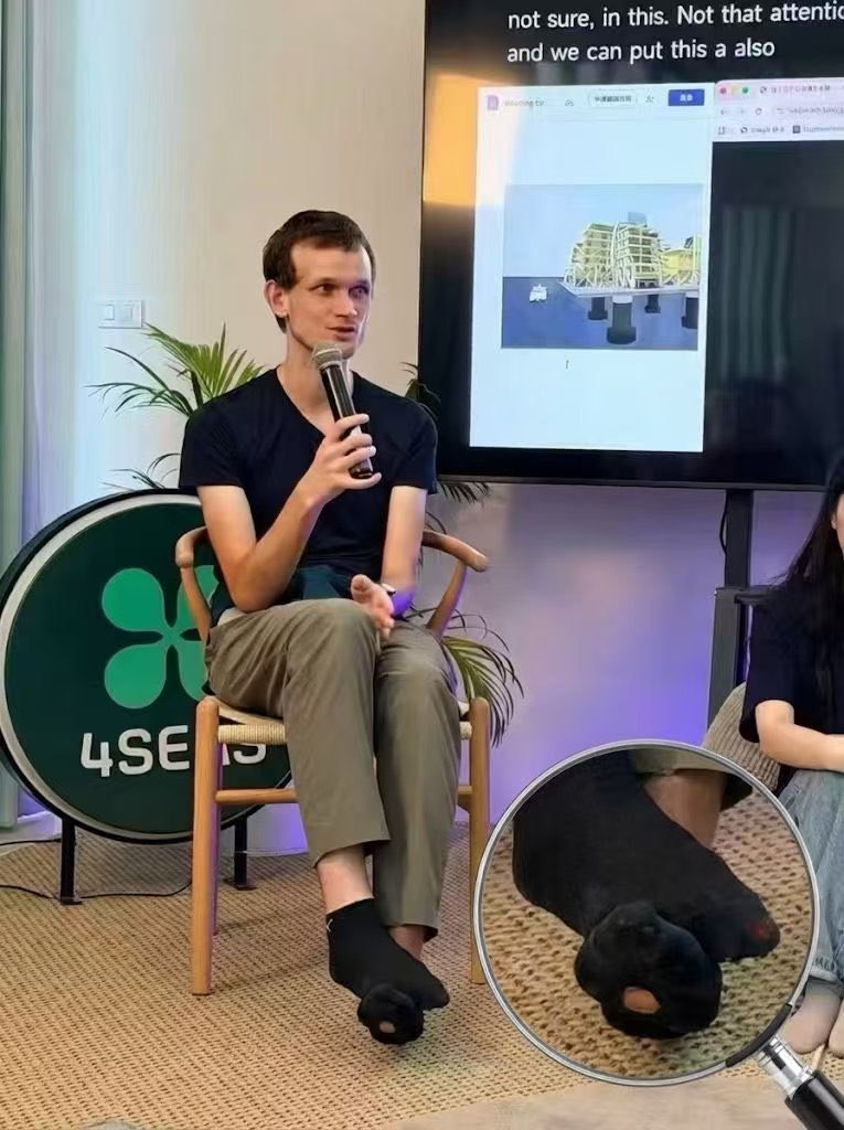 Виталика Бутерина заметили выступающим в дырявом носке Активы на его кошельке оцениваются в 717 млн banksta