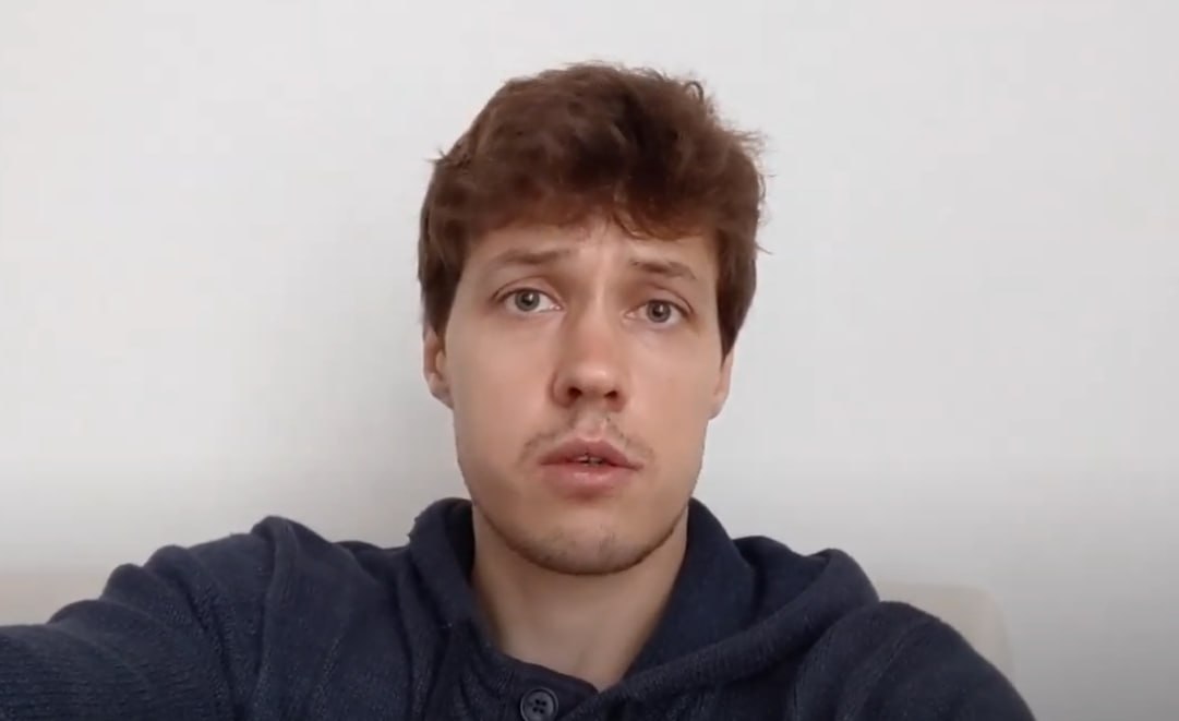 Главреда интернет издания Важные истории Романа Анина лишили российского гражданства по делу о распространении фейков о ВС РФ сообщили в УМВД по Ярославской области В настоящее время паспорт гражданина Российской Федерации а также заграничный паспорт гражданина Российской Федерации удостоверяющие личность мужчины признаны недействительным говорится в сообщении В марте 2025 года суд в Москве заочно приговорил главреда Важных историй к 8 5 годам колонии по делу о распространении фейков о российской армии Роман Анин уроженец Молдавии получил гражданство РФ в 2006 году СМИ иноагент внесено в реестр нежелательных организаций внесен в список иноагентов на территории РФ РЕН ТВ в Telegram в MAX