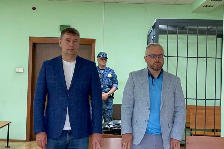 Бывший замминистра Новосибирской области Ставицкий осужден на три года  В Новосибирске бывшего заместителя министра транспорта и дорожного хозяйства Сергея Ставицкого приговорили к трем годам колонии общего режима и штрафу в 500 тысяч рублей за хищение из регионального бюджета. Его признали виновным в растрате в особо крупном размере и взяли под стражу в зале суда.   Ставицкий не согласен с приговором и намерен его обжаловать.  Подробнее читайте по ссылке   INFOPRO54   Источник фото: A. Petrova, Управление Судебного департамента в Новосибирской области