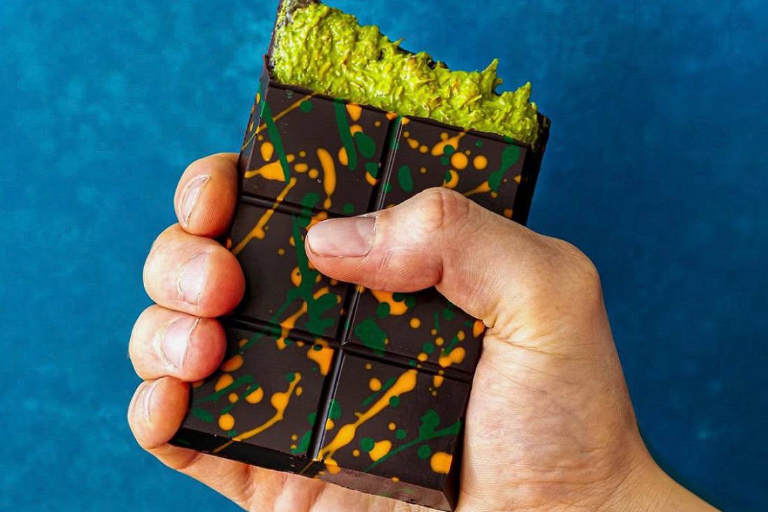 В 2025 году хитом Dubai Duty Free в аэропортах стал вирусный дубайский шоколад За год было продано 719 тонн этого сладкого сувенира на 845 млн дирхам 231 млн долларов Больше новостей в Daily News