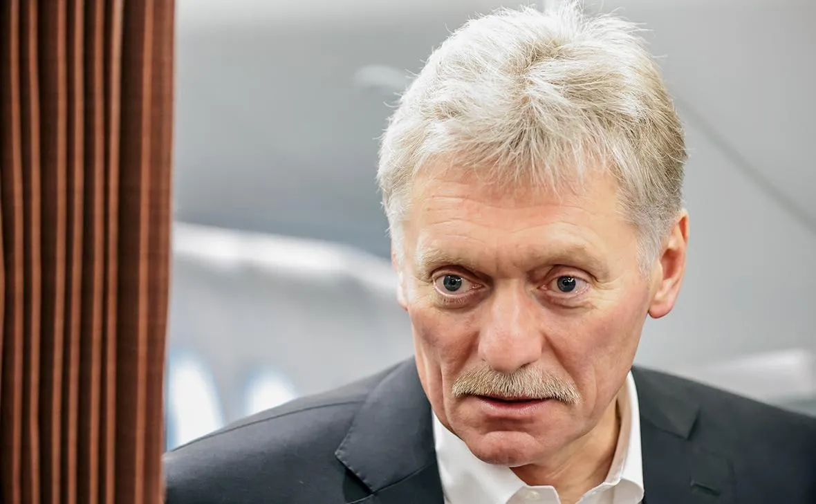 Пресс секретарь Путина Дмитрий Песков сообщил что президент России готов встретиться с Владимиром Зеленским Однако по его словам такая встреча будет эффективной лишь при условии достижения основных договорённостей Также Песков подчеркнул что Россия не фиксирует инициатив от Украины в направлении разрешения конфликта