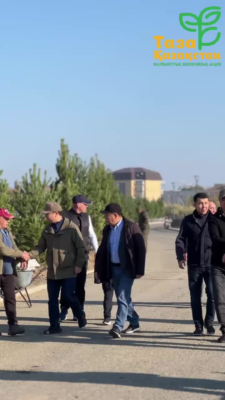 Президент Казахстана участвует в акции по посадке деревьев в рамках Таза Қазақстан
