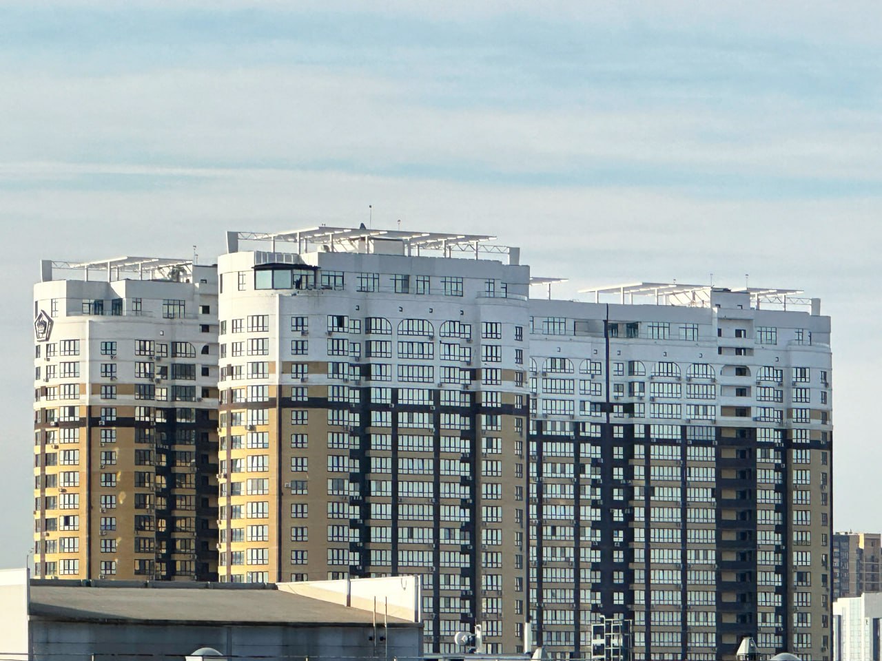 Карачаево Черкесия вошла в топ 10 по спросу на вторичное жилье в ипотеку Максимальное преобладание вторичной недвижимости в сделках в 2025 году наблюдалось в Мурманской области на нее пришлось 91 2 всех заключенных договоров Второе и третье места заняли Камчатский край 80 3 всех договоров и Республика Коми 67 7 Стройка РБК Юг и Северный Кавказ в MAX