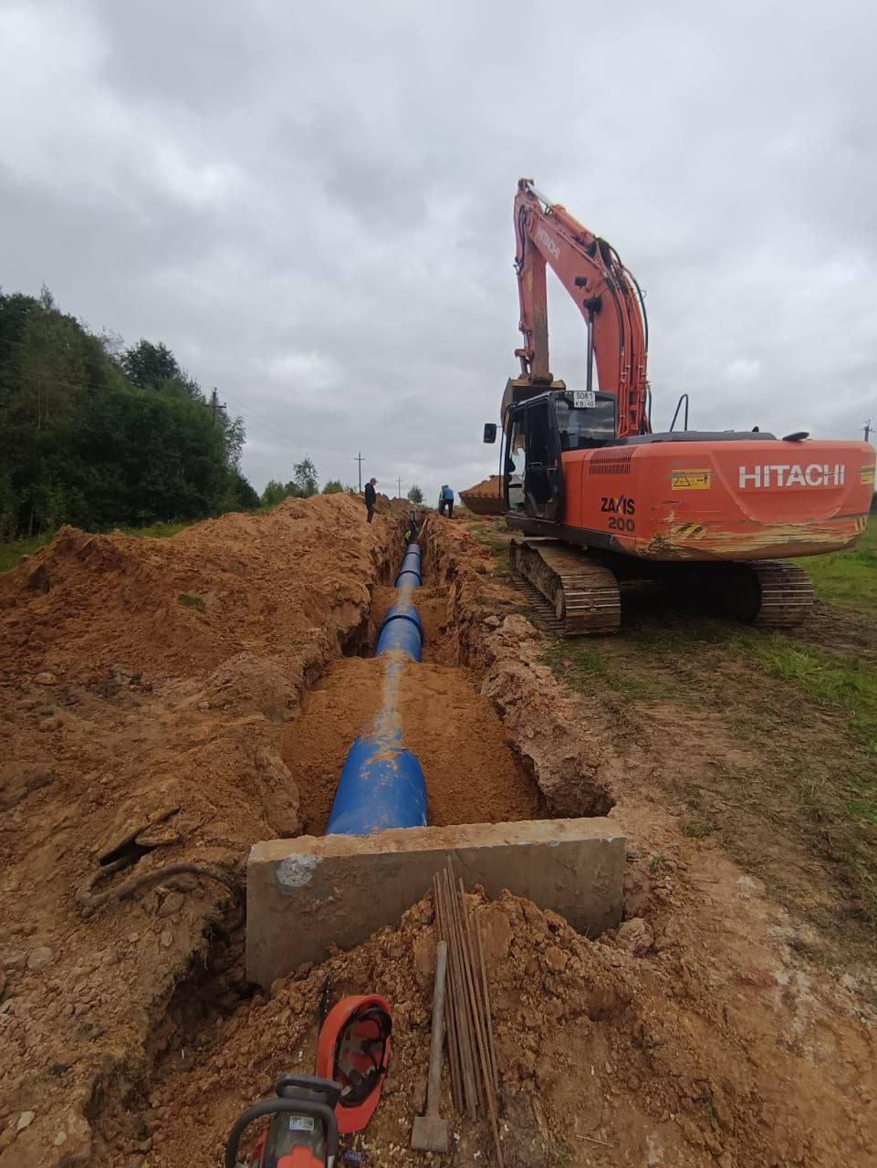 В Калуге завершается капремонт сетей Северного водозабора Специалисты заканчивают капитальный ремонт участка водопроводных магистралей Северного водозабора Готовность объекта составляет 97 рассказал глава Минстроя Калужской области Вячеслав Лежнин Обновление на сетях водоснабжения и водоотведения проводится на участке протяженностью больше шести километров На магистралях Северного водозабора реконструируется около 2 5 километров трубопроводов и уже установлены новые колодцы Всего же в регионе за текущий год планируется обновить больше 16 километров водных магистралей в рамках программы Модернизация коммунальной инфраструктуры нацпроекта Инфраструктура для жизни