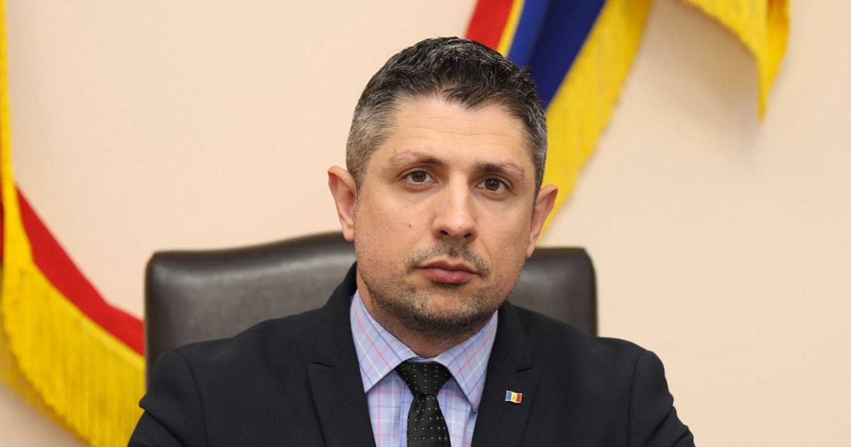 СМИ узнали кто является кандидатом на должность министра юстиции это Владислав Кожухарь выпускник академии ФБР и опытный сотрудник МВД что о нем еще известно читайте по ссылке Действующий министр юстиции Вероника Михайлов Морару покидает ведомство и переходит в администрацию президента где будет советником по вопросам юстиции