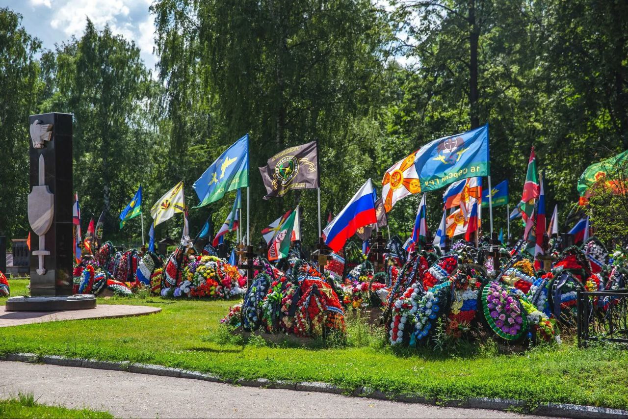 Количество ритуальных компаний выросло  Пока другие предприниматели жалуются на убытки и закрываются, похороненный бизнес растет и развивается. В первой половине этого года появилось на 16% больше новых ритуальных компаний, чем годом ранее.   Рынок ритуальных услуг в январе-апреле вырос на 12,7% год к году — до 39,5 миллиарда рублей.     — подпишись