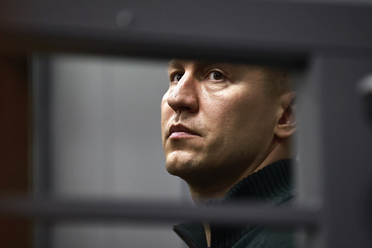 Экс-главу КирМоса Сергея Миронова приговорили к 2 годам колонии поселения. Его освободили в зале суда, так как наказание он отбыл, находясь в СИЗО Подписаться на «Вечерку»