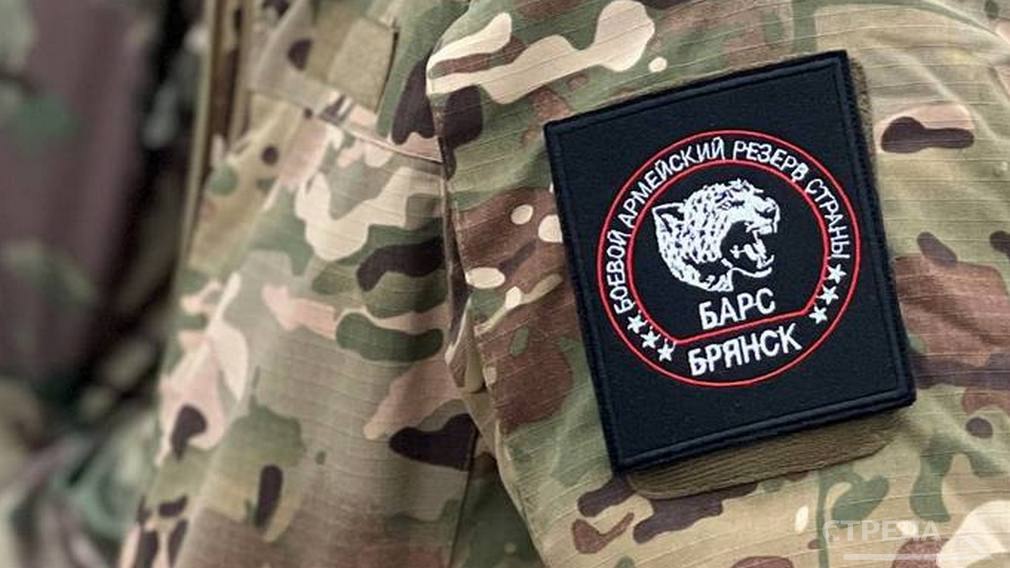 В областном центре в преддверии Дня России провели торжественную церемонию награждения. На мероприятии отличившимся сотрудникам «БАРС-Брянск» вручили заслуженные награды. Торжество развернулось на цене Дворца культуры железнодорожников. Всего было отмечено несколько десятков бойцов бригады. Сегодня «БАРС – Брянск» - это реальная работа в приграничье. Это более двух тысяч бойцов. Данная цифра больше чем в соседних Курской и Белгородской областях вместе взятых. Фото: РИА «Стрела»