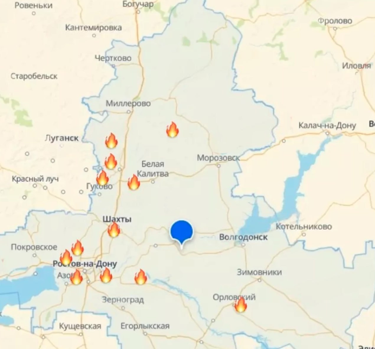 В Ростовской области большинство пожаров происходит на юго-западе региона Об этом сообщили специалисты «Аэрокосмоса» 10 июля. По данным спутника, на Дону одновременно вспыхнуло не менее 12 пожаров, некоторые из которых видны из космоса. Большинство пожаров началось вечером 9 июля. Горят территории пяти районов: Каменского, Белокалитвинского, Азовского, Неклиновского и Орловского. Причиной пожаров стала жаркая погода. Температура воздуха поднялась до +42 градусов, и даже небольшая искра могла вызвать крупный пожар. МЧС сообщает, что пострадавших нет. За последние двое суток огонь уничтожил только один частный дом в станице Старочеркасской. Спасатели предупреждают, что пожарная обстановка в регионе остается напряженной. Подписаться на "Новости Ростова" Прислать новость