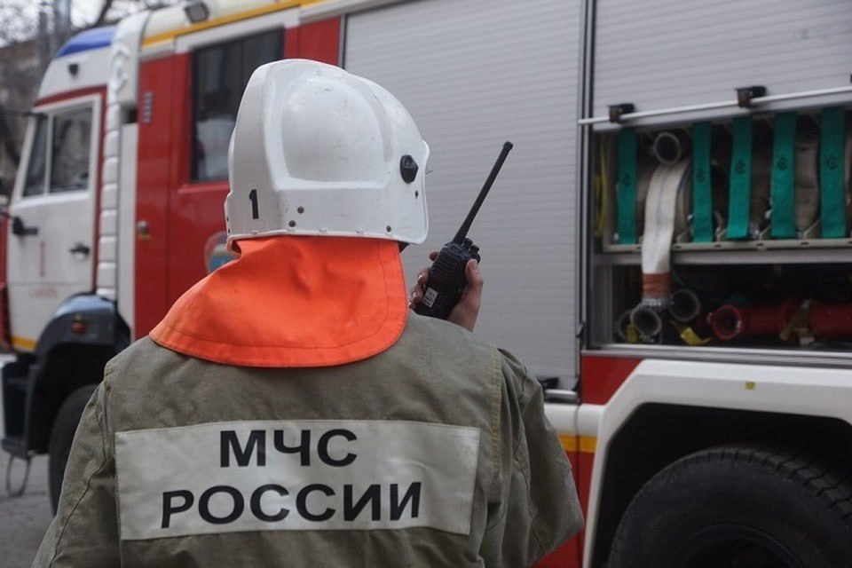 В Херсонской области за сутки произошло семь пожаров Сотрудники регионального чрезвычайного ведомства за 16 мая ликвидировали семь пожаров в Херсонской области. Техногенное возгорание произошло в Геническе на проспекте Мира и в Новой Каховке на Ленина. Остальные шесть ландшафтных пожаров задействовали сразу несколько городов и сел. Об этом сообщает ГУ МЧС России по Херсонской области. "Среди ландшафтных пожаров возгорания зафиксированы в Азовском, Максима Горького, Малых Копанях, Железном Пору а также Алешкинском и Каховском округах", - прокомментировали в пресс-службе регионального чрезвычайного ведомства. За сутки спасателям один раз поступала информация о взрывоопасных предметах, сотрудники регионального МЧС один раз оказали помощь населению в Верхнерогачикском районе, организовав подвоз воды. На водных объектах происшествий не зарегистрировано.