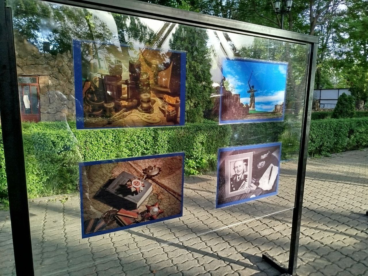Фотовыставка «Победа глазами армянских фотографов» открылась в столице Армении В ряду мероприятий, приуроченных к празднику 80-летия Великой Победы, в Ереване открылась фотовыставка «Победа глазами армянских фотографов». На выставке в парке «Победы» представлены фотографии участников одноименного конкурса, который организован инициативой «Победа-80». IG FB VK RuTube YouTube Сайт