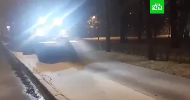 В Петербурге началась уборка снега после циклона