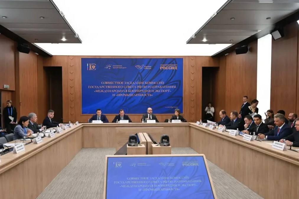 Уже 400 ульяновских компаний поставляют свою продукцию за рубеж сообщил губернатор Алексей Русских по итогам заседания комиссий Госсовета РФ С начала года число компаний экспортеров выросло на 17 Основу ульяновской продукции идущей в другие страны составляют автокомпоненты оборудование транспорт нефтехимия и товары лесной промышленности Мы в Telegram Мы в MAX