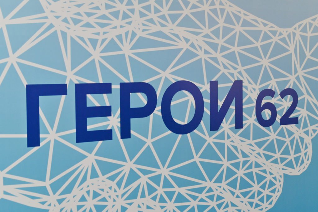 Стартовало резервное тестирование для участников отбора на второй поток проекта «ГЕРОИ62» Те, кто по разным причинам, в том числе ввиду выполнения боевых задач, не смог пройти тестирование управленческого потенциала в основные даты, смогут это сделать в период с 12:00 12 мая до 12:00 15 мая. Порядок прохождения – прежний. Напомним, прием заявок на отбор на второй поток обучения кадрового проекта завершен. Претенденты, которые уже выполнили тест, сейчас проходят собеседования. «ГЕРОИ62» — кадровый проект Рязанской области для военнослужащих и ветеранов СВО. Он реализуется по поручению Президента РФ Владимира Путина. Фото из архива РВ